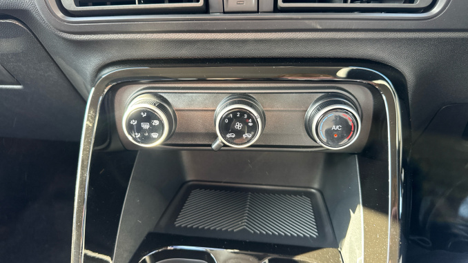 Citroen C3 1.2 Hybrid [110] Collection 5dr e-DCS6 Petrol Hatchback - Image 29